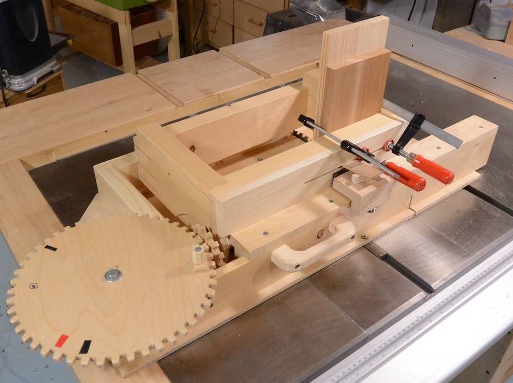Screw advance box joint jig plans